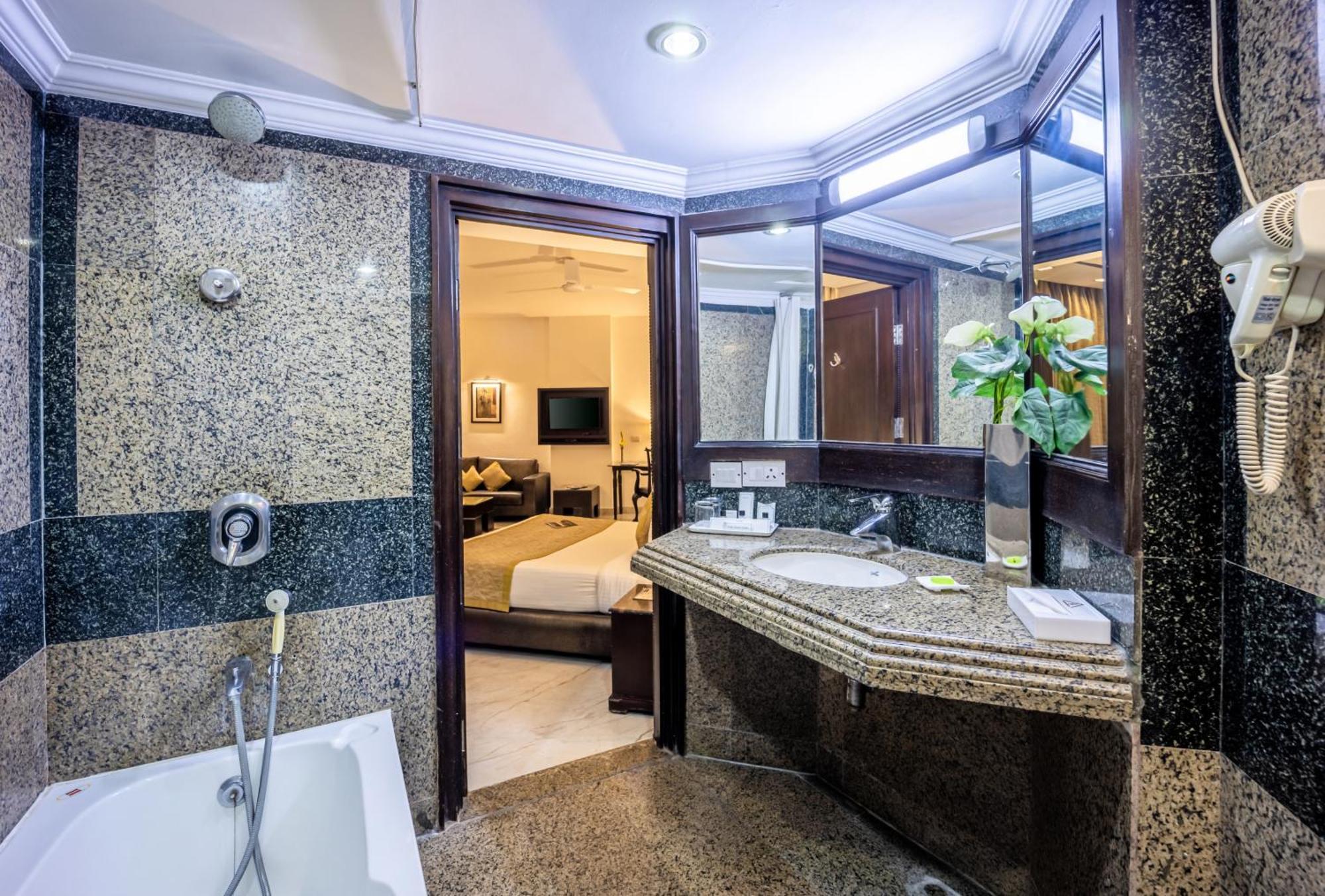 Hotel Shanti Palace Mahipalpur New Delhi Bagian luar foto