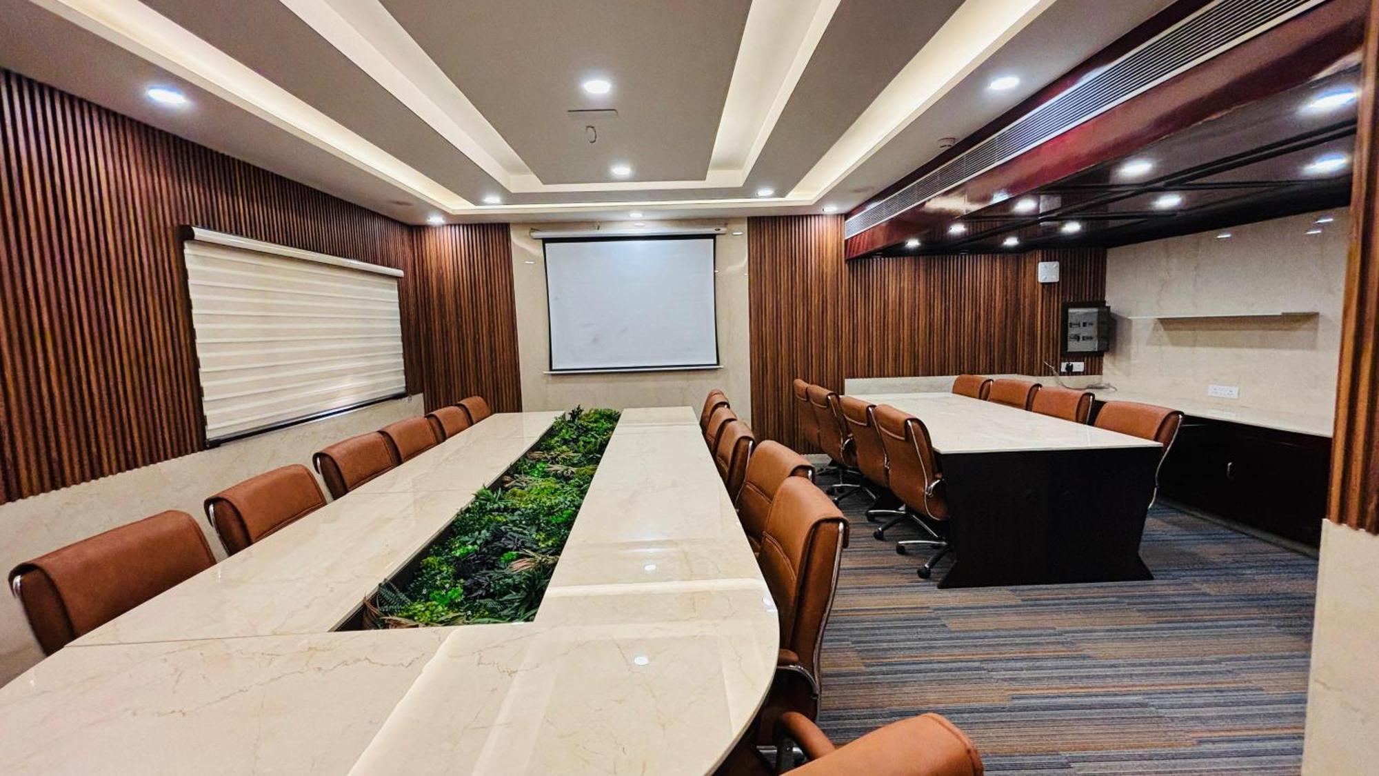 Hotel Shanti Palace Mahipalpur New Delhi Bagian luar foto