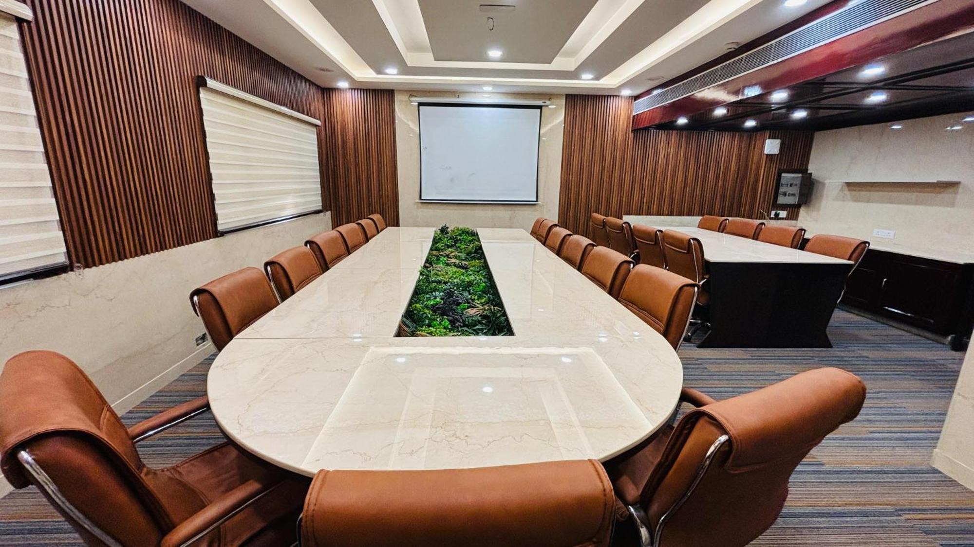Hotel Shanti Palace Mahipalpur New Delhi Bagian luar foto