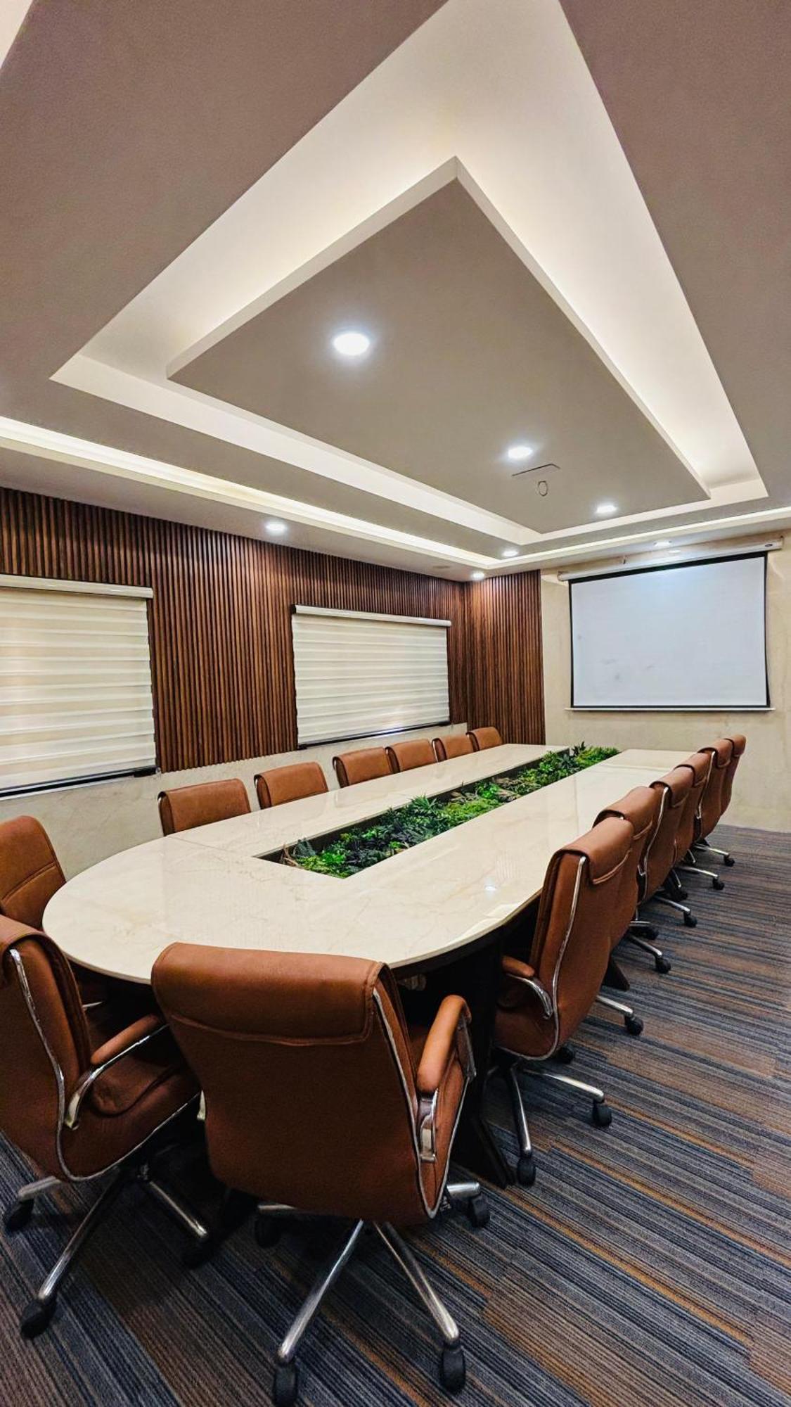 Hotel Shanti Palace Mahipalpur New Delhi Bagian luar foto